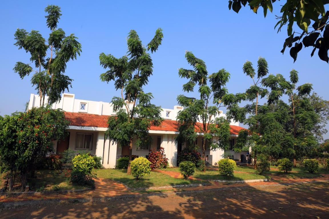Nisarg Resort Jabalpur Buitenkant foto