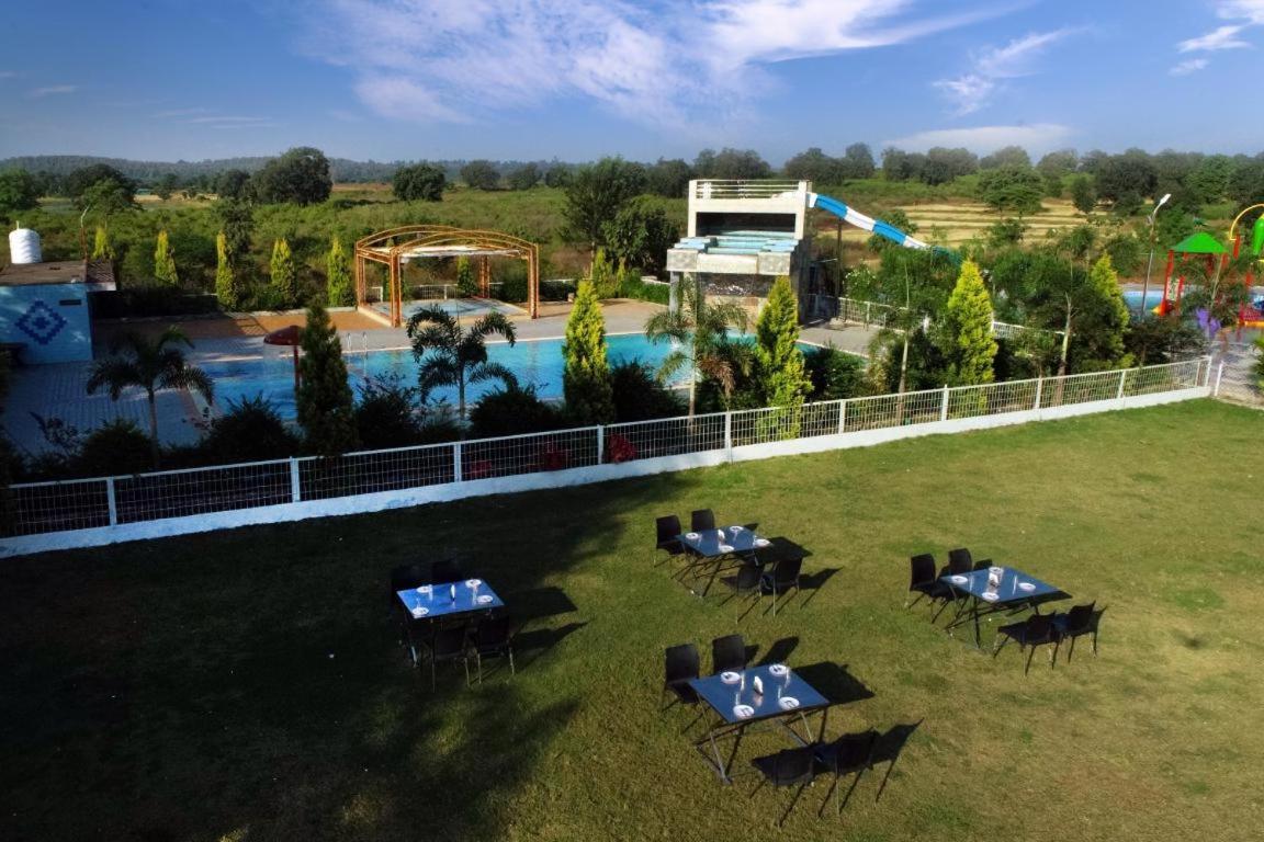 Nisarg Resort Jabalpur Buitenkant foto