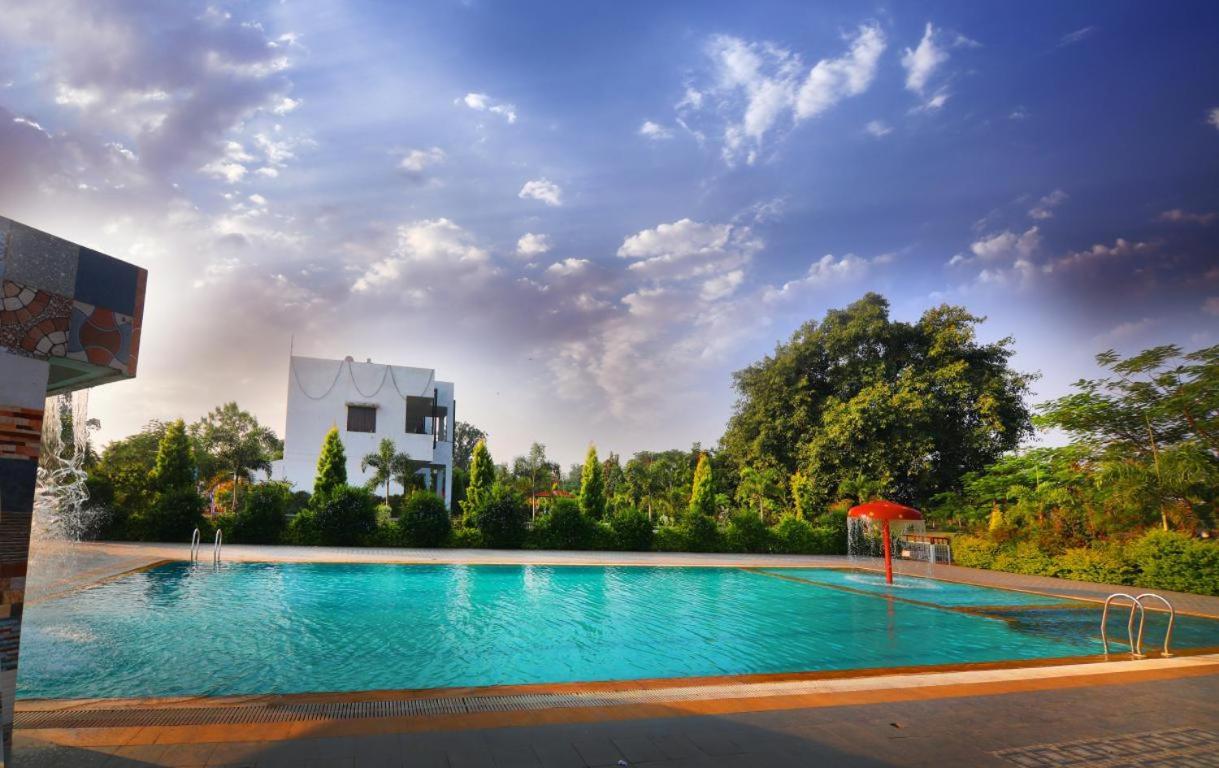 Nisarg Resort Jabalpur Buitenkant foto