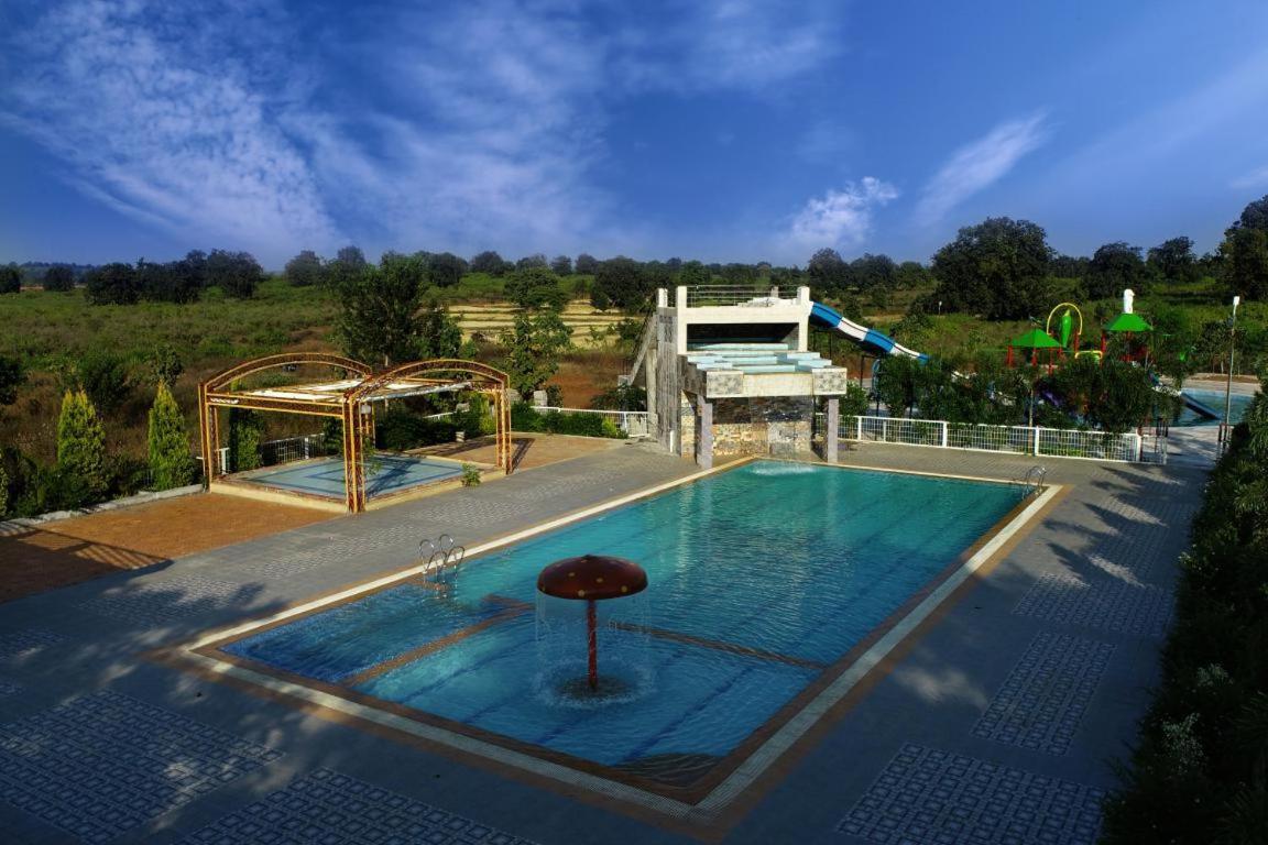 Nisarg Resort Jabalpur Buitenkant foto